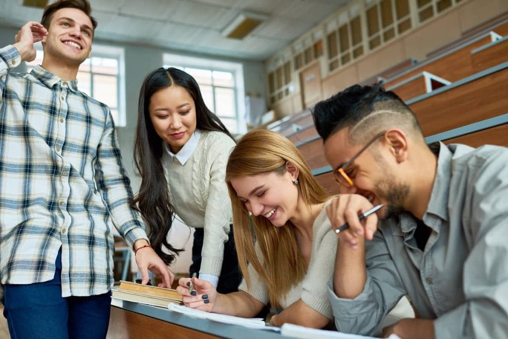 Edukacja obywatelska zastąpi HiT